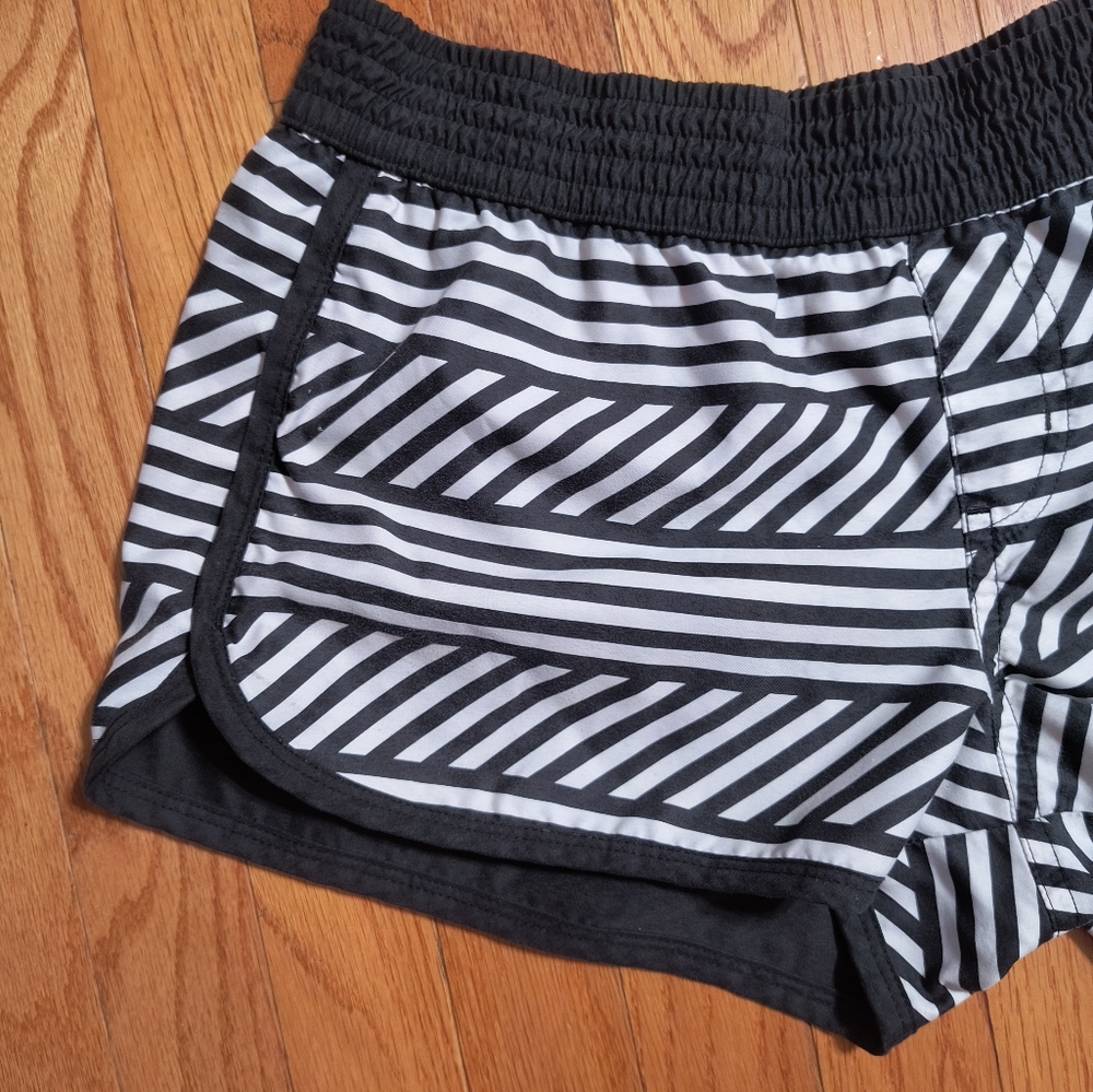 2 Pairs Of Nike Reversible Beach Shorts, Women's Size S/M, - Picture 5 of 16